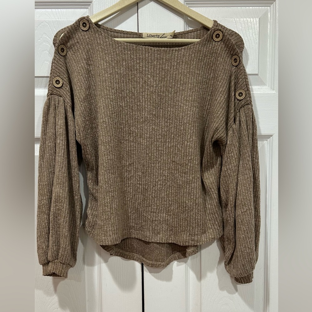 Liberty Love 3/4 length top beige buttons puff sleeve soft size small